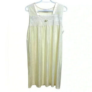 Vintage  Vanity Fair Ivory Nightgown Size Large